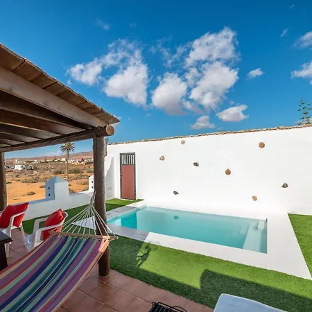 Antigua Piscina Privada Villa